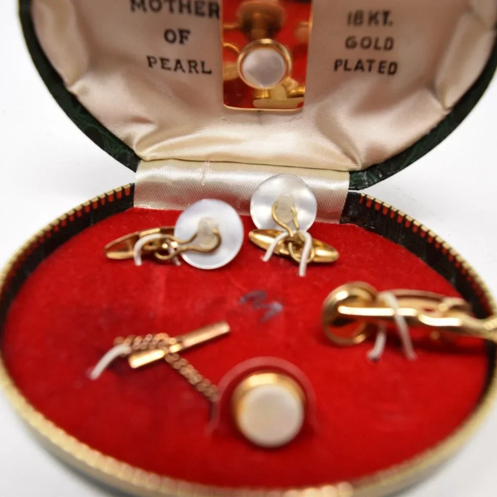 VTG 18 KT Gold Plated Mother of Pearl Cuff Links Money Clip Tie Tack Clasp Set